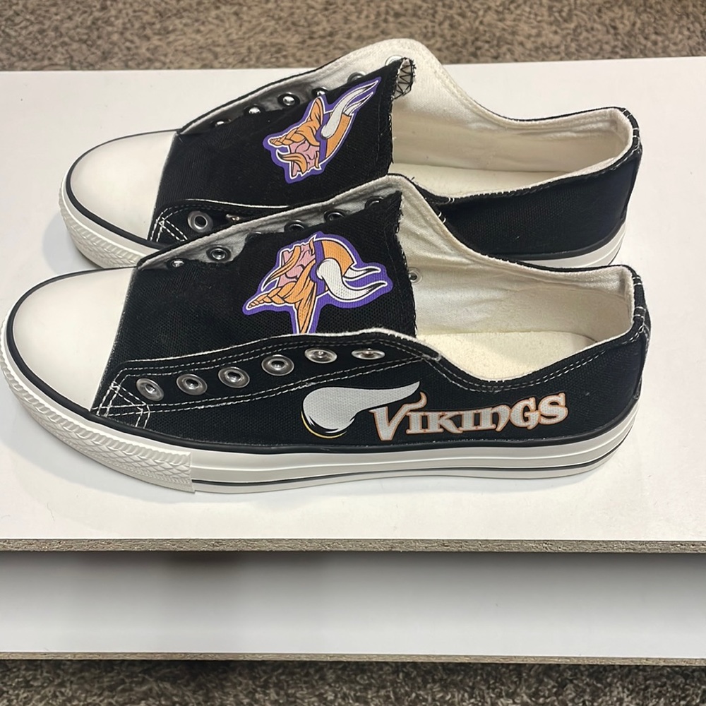 Minnesota Vikings logo shoes. Men’s size 7, Women’s size 9.